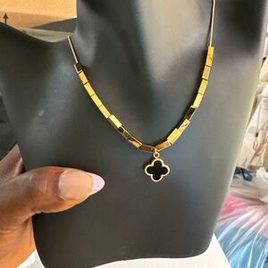 Elegant Gold Necklace with Clover Pendant